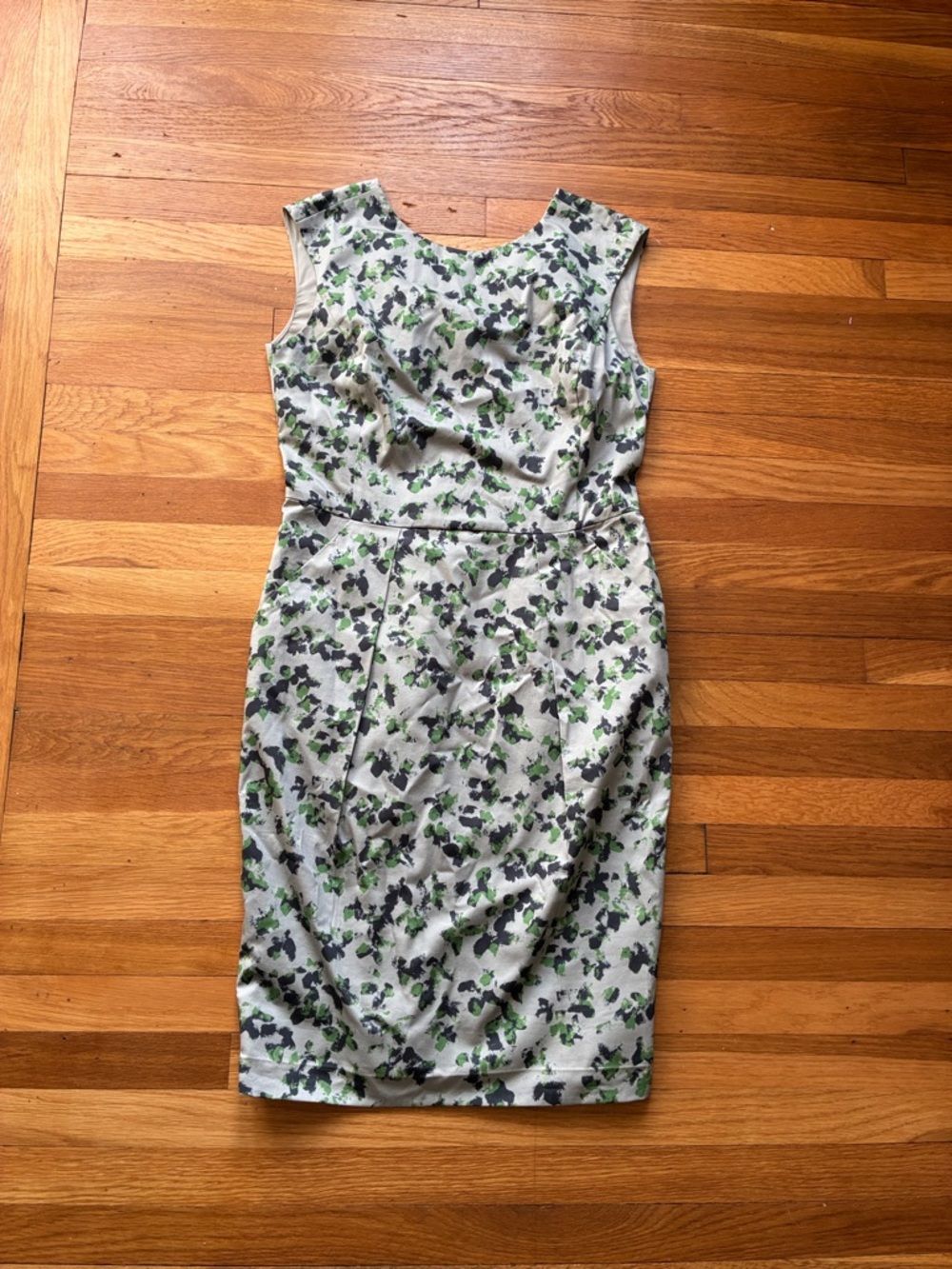 Sleeveless Floral Sheath Dress in Gray and Green